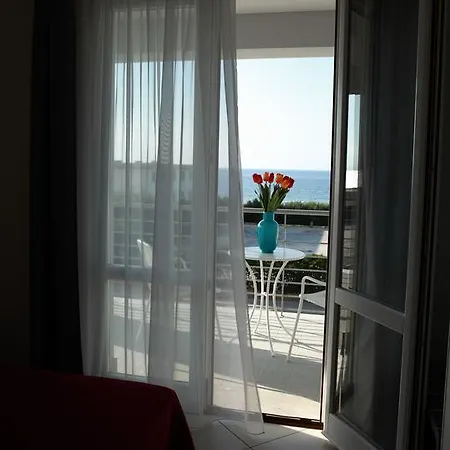 Brezza Di Grecale Aparthotel 2*
