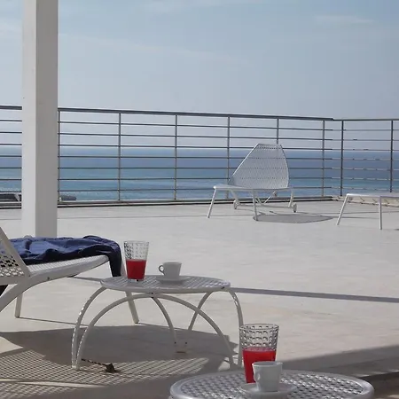 Brezza Di Grecale Apartahotel 4*
