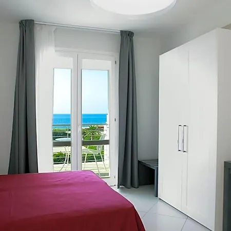 Brezza Di Grecale Aparthotel 4*