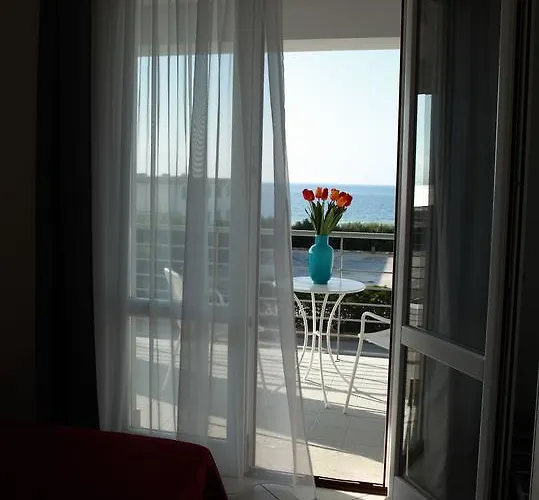 Brezza Di Grecale Ξενοδοχείο με διαμερίσματα 4*